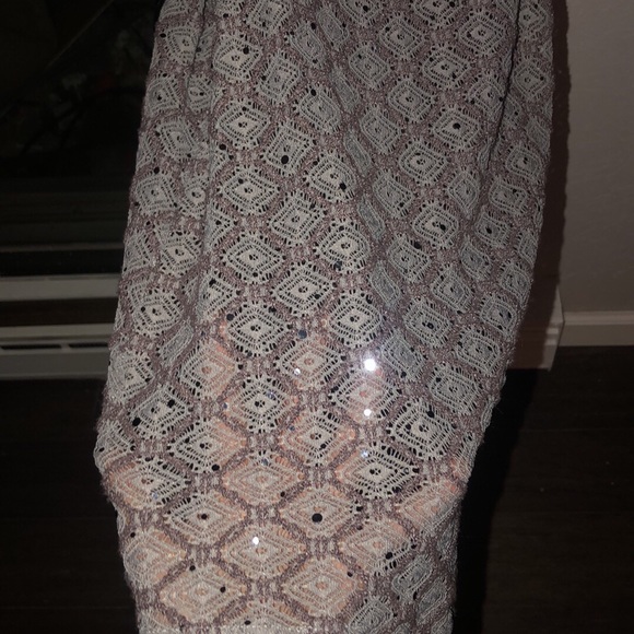 Tops - Picture 2 of 8